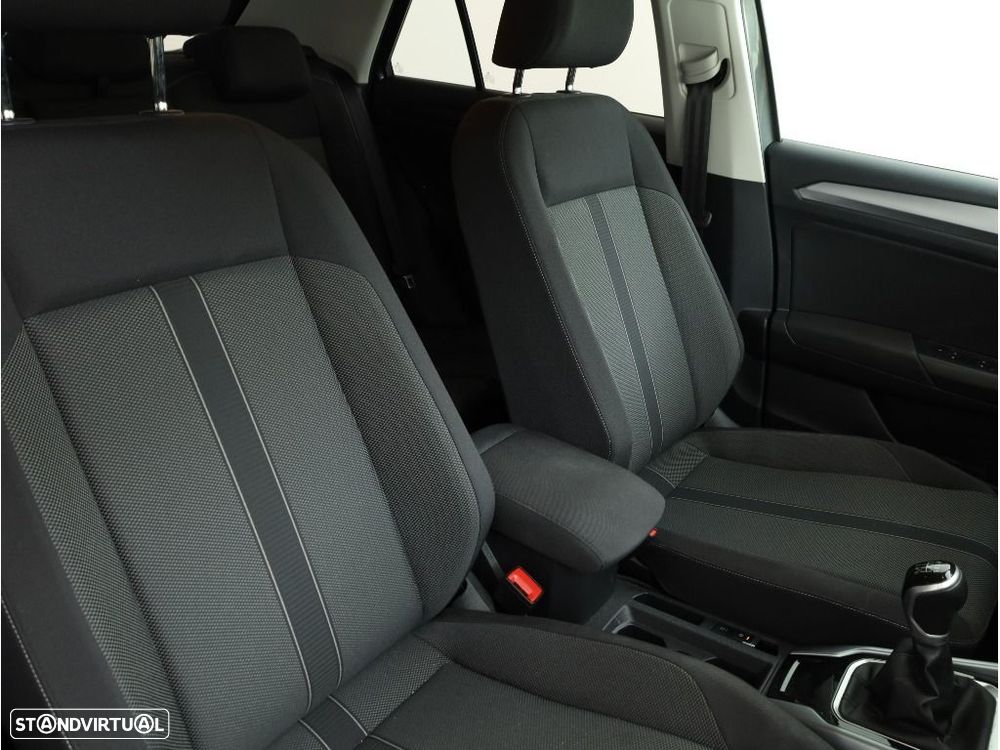 Volkswagen T-Roc 1.0 TSI Urban — fotografia 12