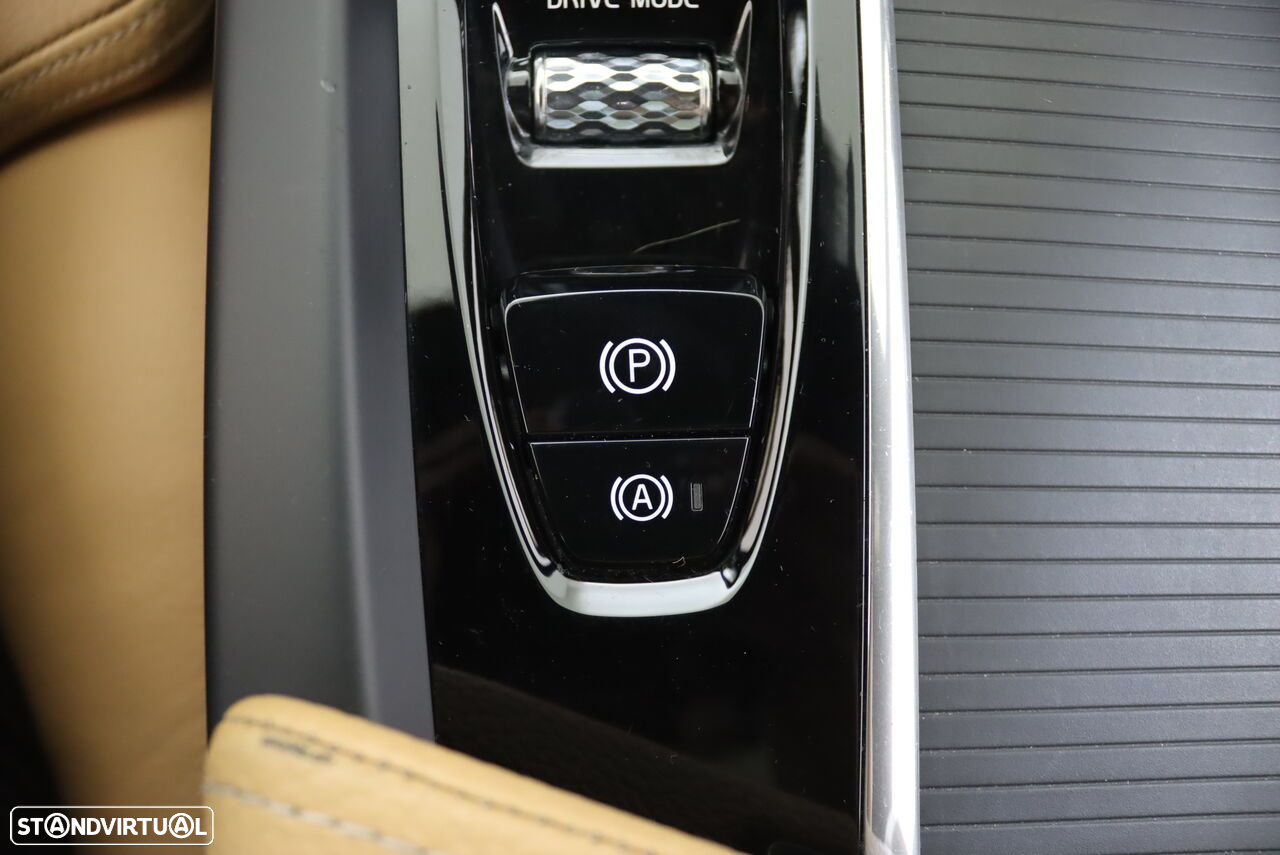 Volvo XC 60 2.0 T8 PHEV Momentum Plus AWD - 31