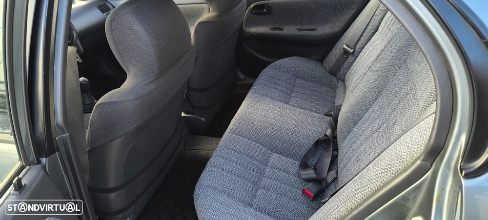 Toyota Corolla Sedan 1.3 XLi - 6