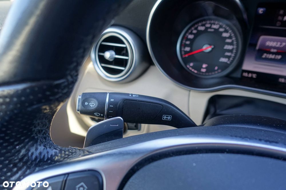 Mercedes-Benz Klasa C 200 4Matic 9G-TRONIC - 23