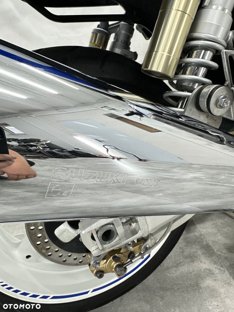 Suzuki GSX - 27