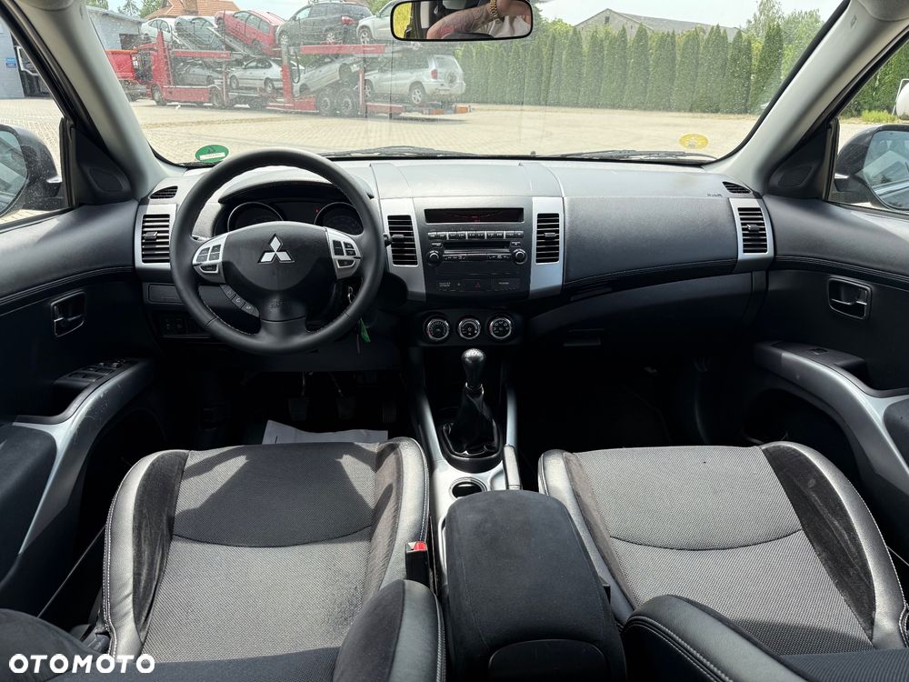 Mitsubishi Outlander 2.0 Intense + 2WD EU5 - 29