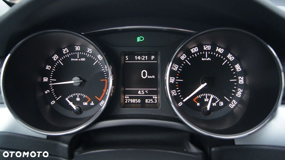 Skoda Superb 2.0 TDI Elegance DSG - 9