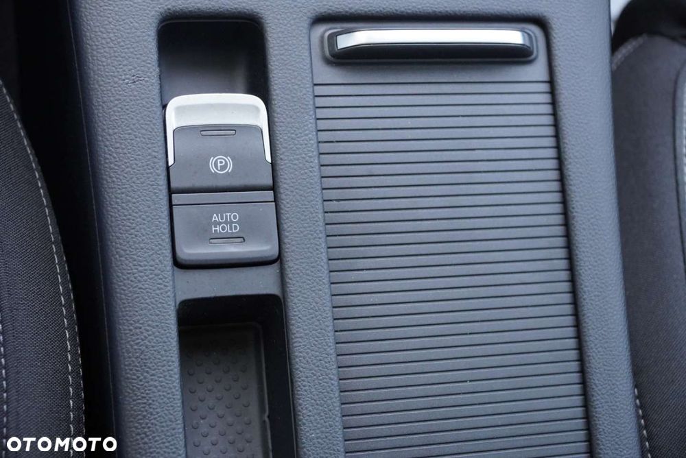 Volkswagen Passat 2.0 TDI SCR DSG Comfortline - 20