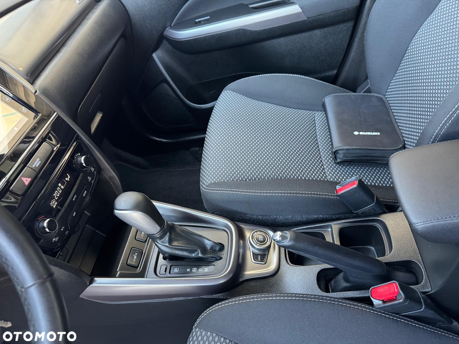 Suzuki Vitara 1.0 Boosterjet Premium 4WD - 16