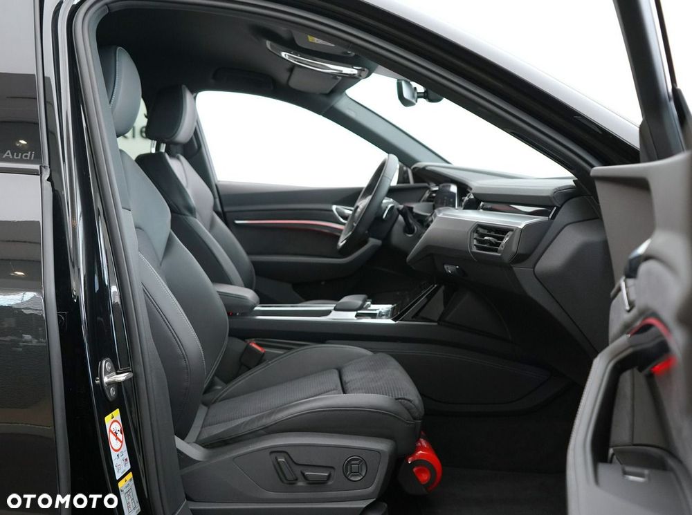 Audi Q8 e-tron - 28
