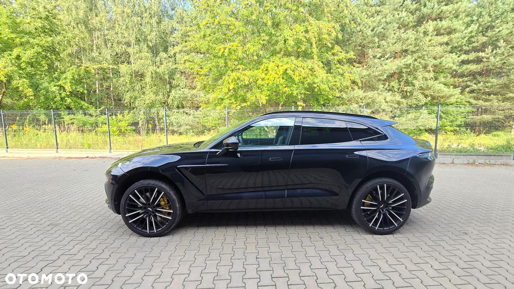 Aston Martin DBX - 7