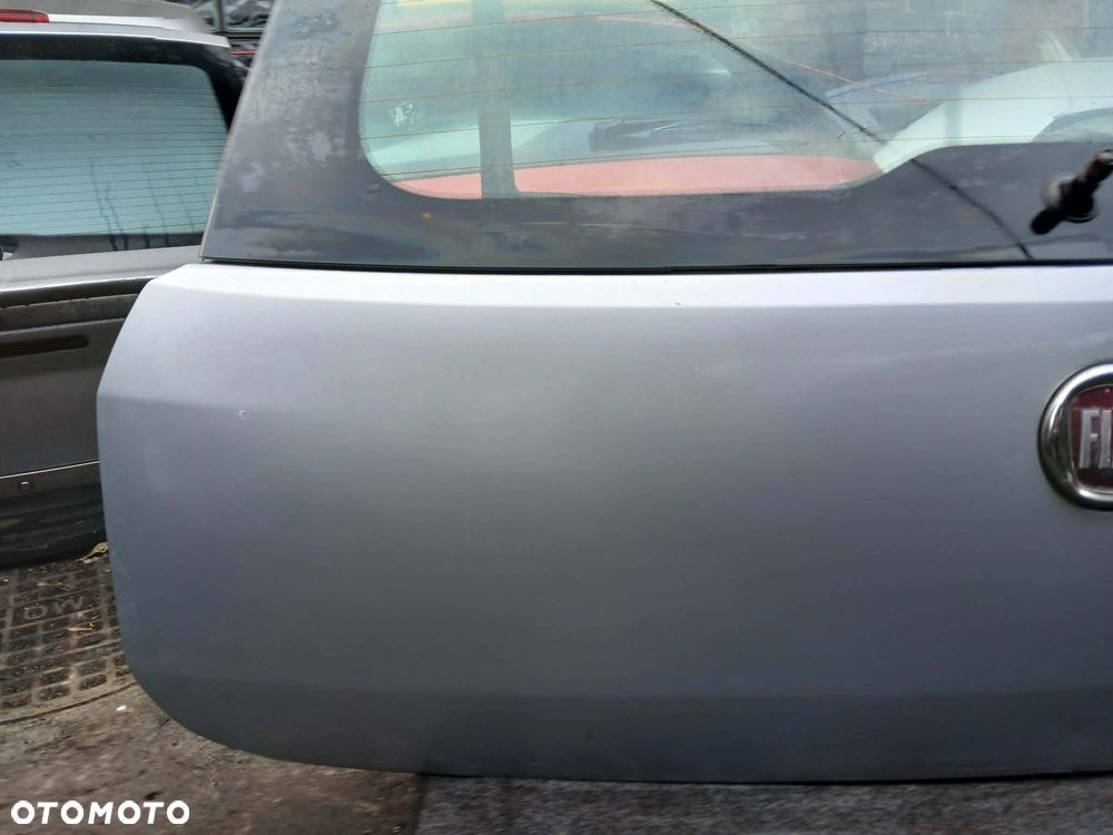 Fiat Grande Punto klapa bagażnika 3D kod lakieru 589/A - 3