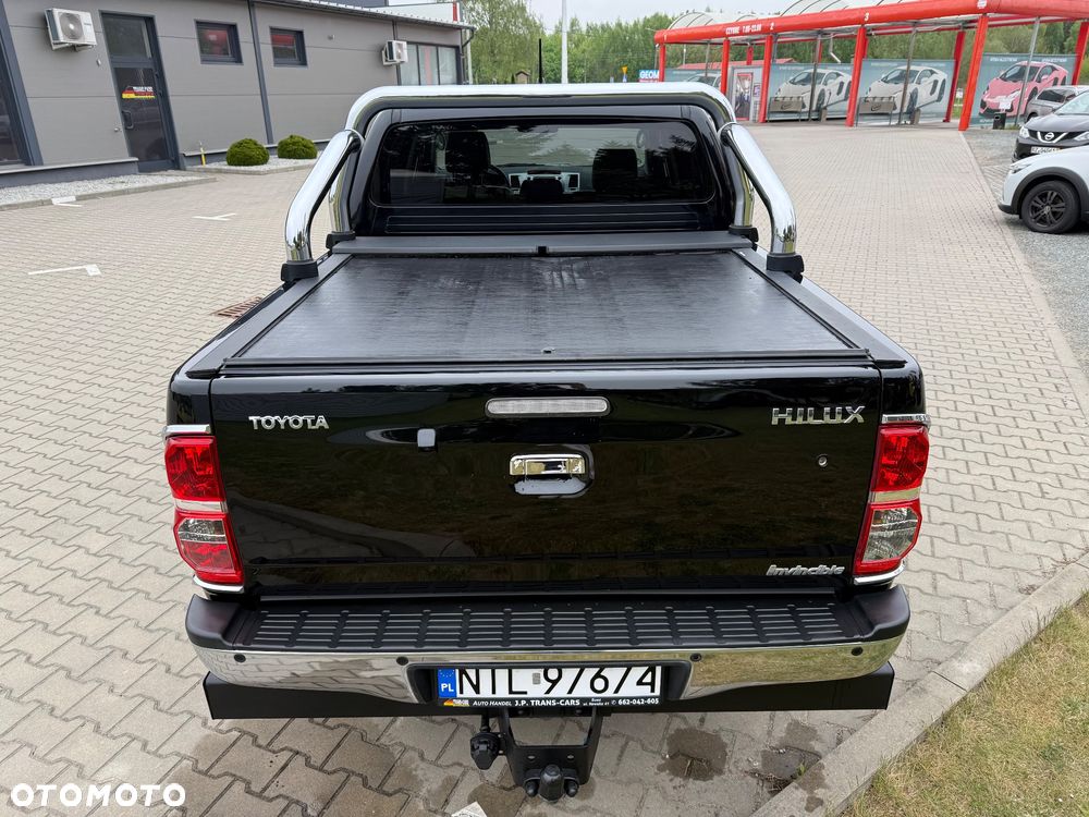 Toyota Hilux - 33