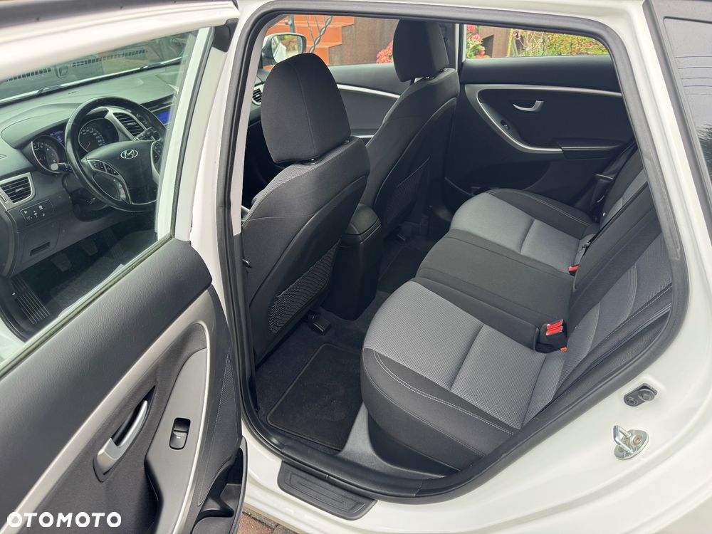 Hyundai i30 blue Kombi 1.6 GDi Style - 23