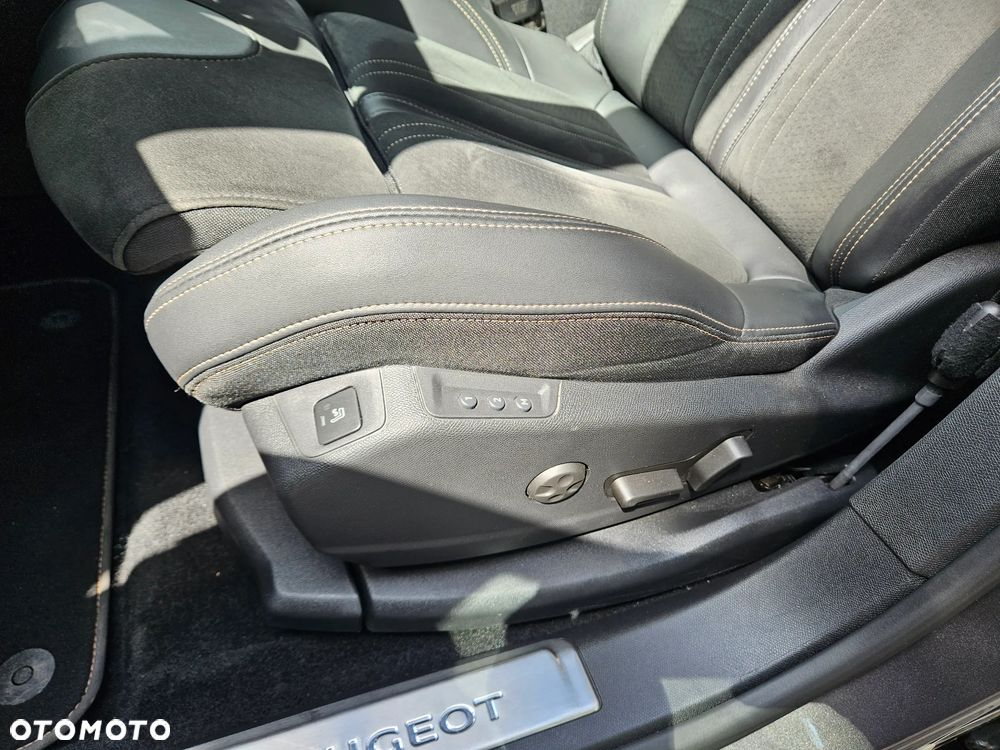 Peugeot 3008 1.2 PureTech GT S&S EAT8 - 11