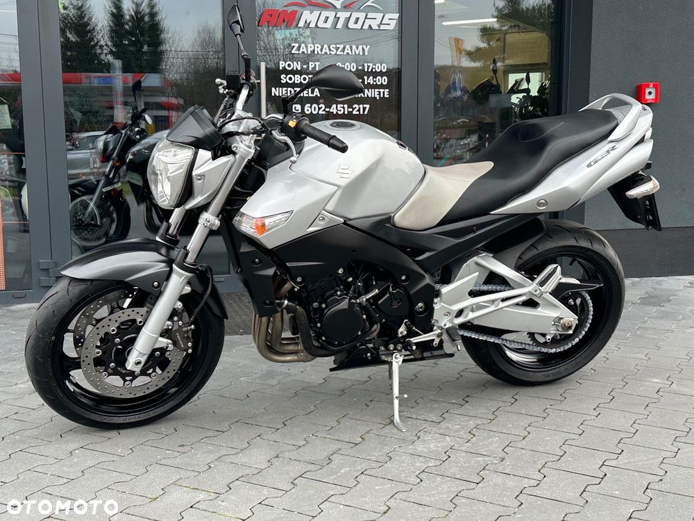 Suzuki GSR - 26