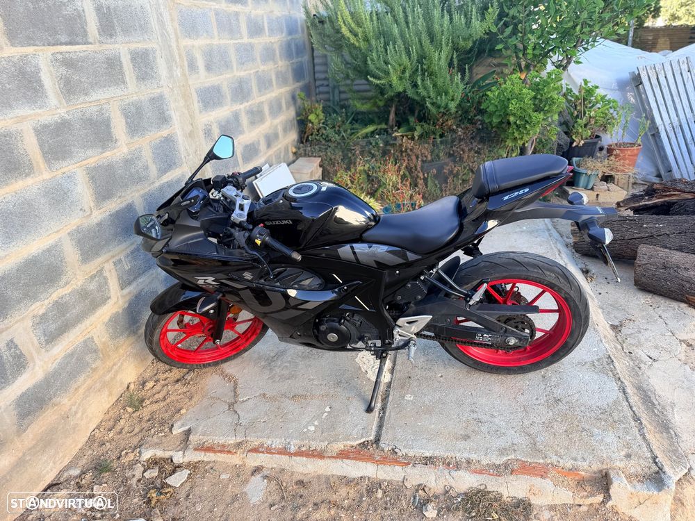 Suzuki GSX-R - 1