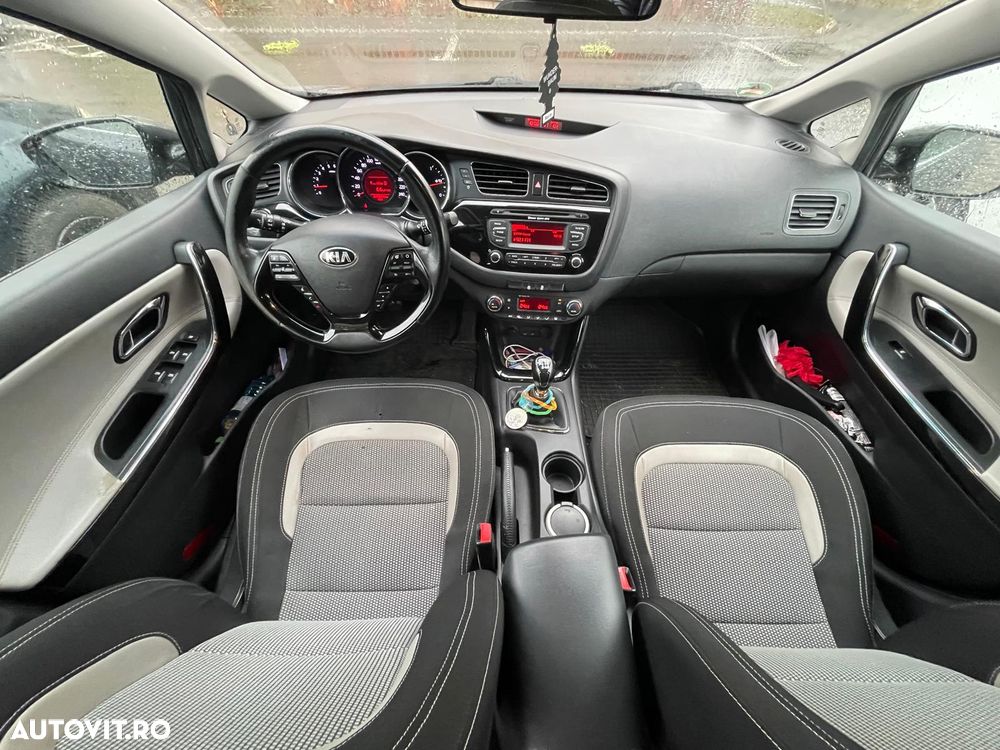 Kia Ceed 1.6 CRDi 128 ISG SW Dream Team Edition - 5