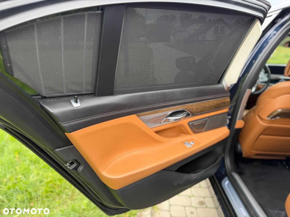 BMW Seria 7 750Li xDrive - 11