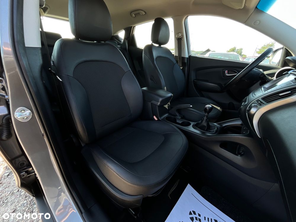 Hyundai ix35 1.7 CRDi 2WD blue Finale Gold - 23