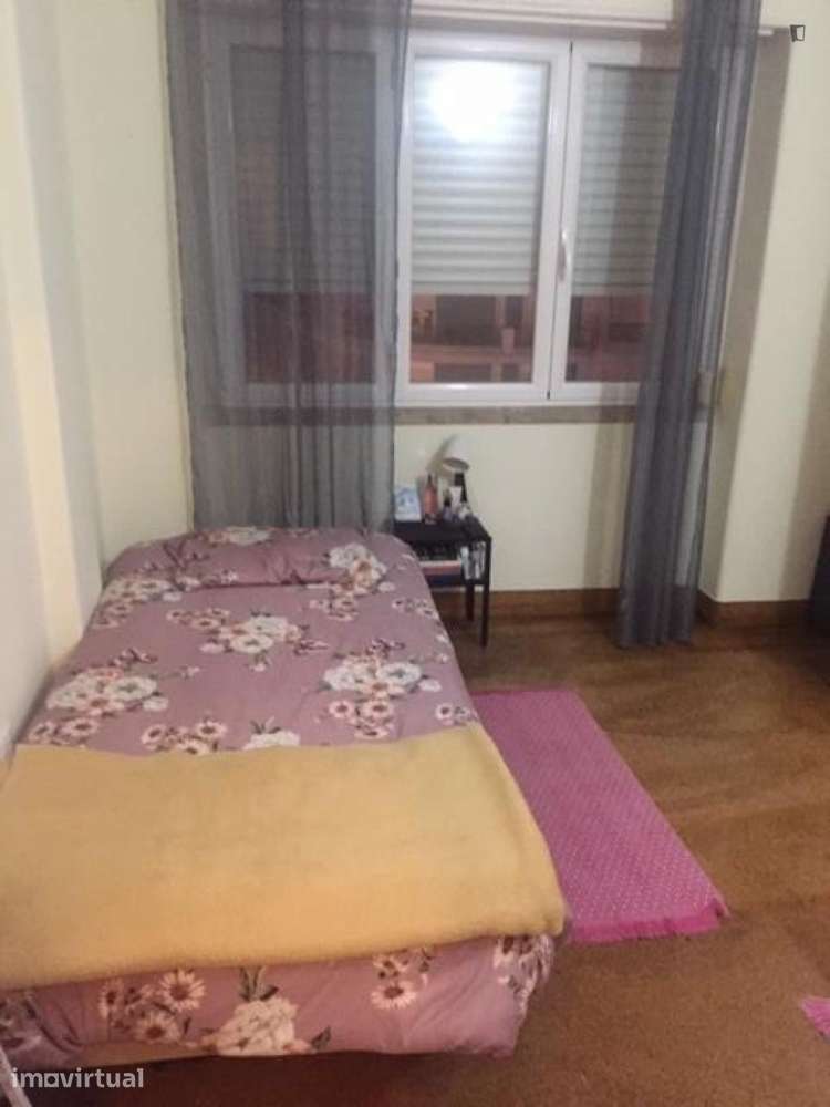 Quarto - localizado em Campo Grande Lisbon - Grande imagem: 4/13