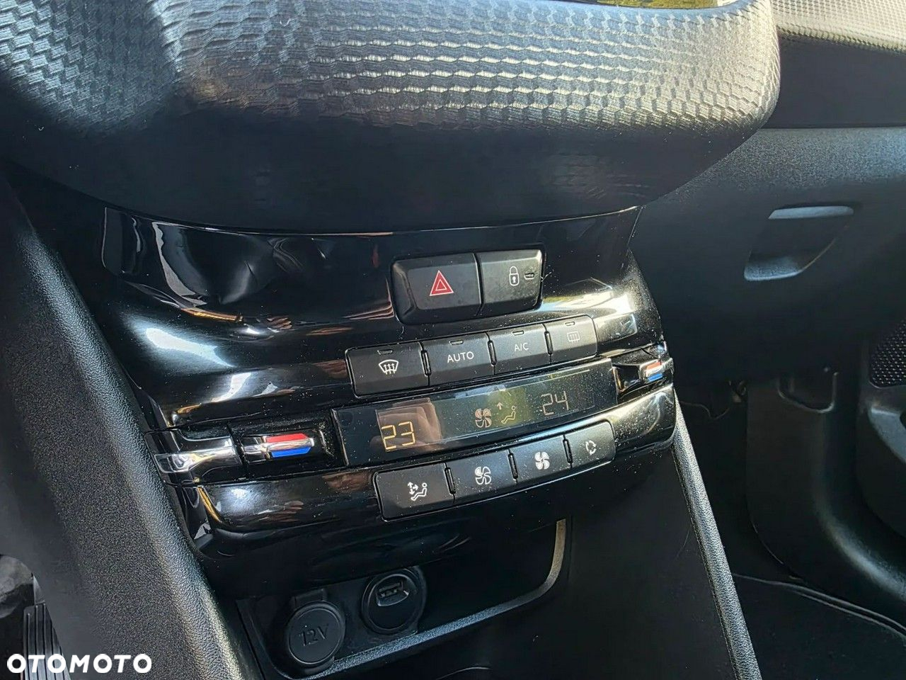 Peugeot 2008 1.2 Pure Tech Allure S&S EAT6 - 25