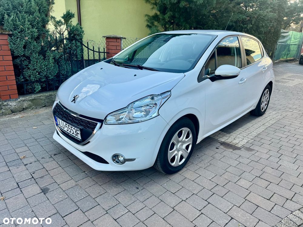 Peugeot 208 - 1