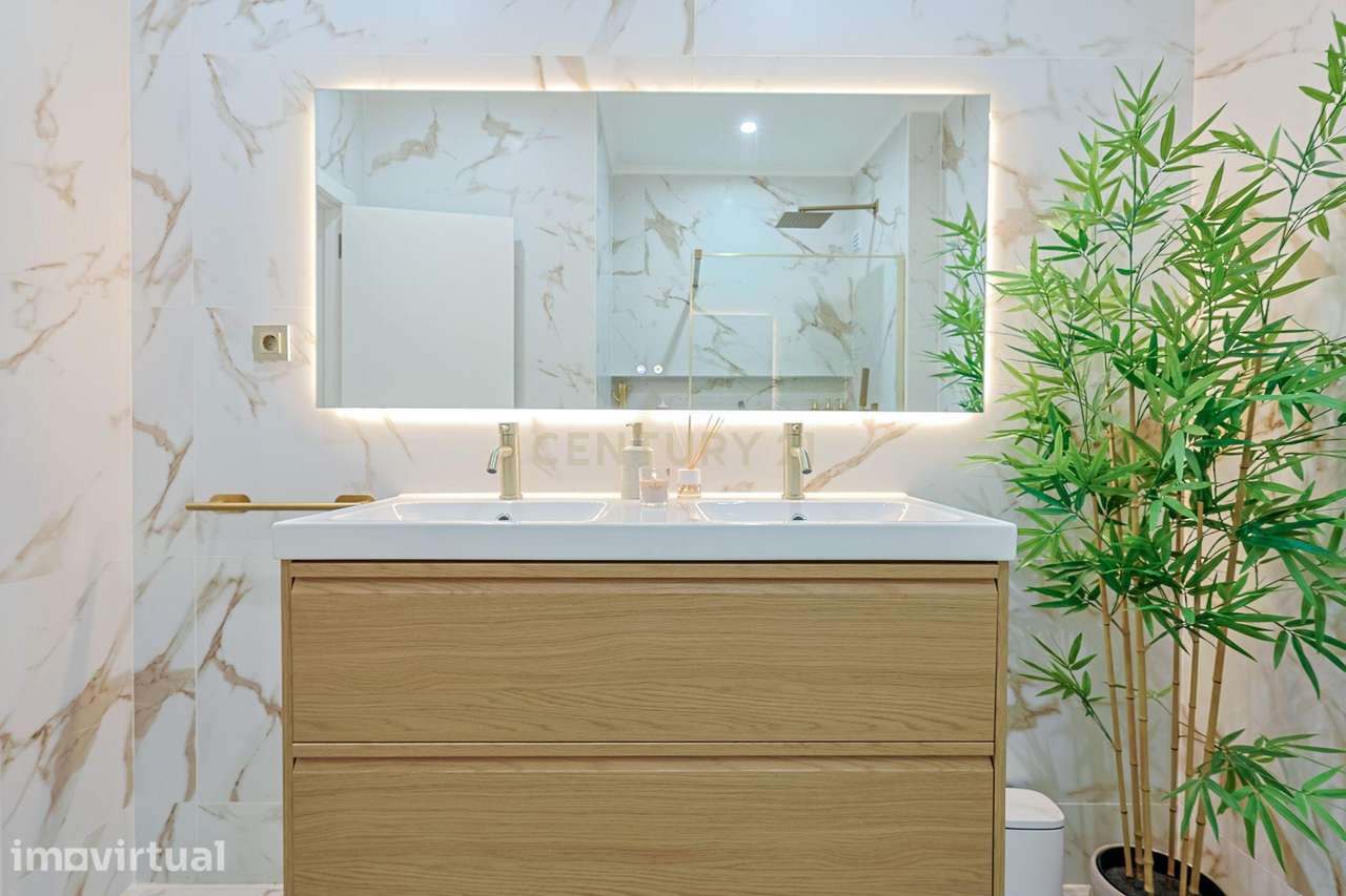 T2 Parcialmente Renovado | 82,23 m² | Alto do Seixalinho - Grande imagem: 3/27