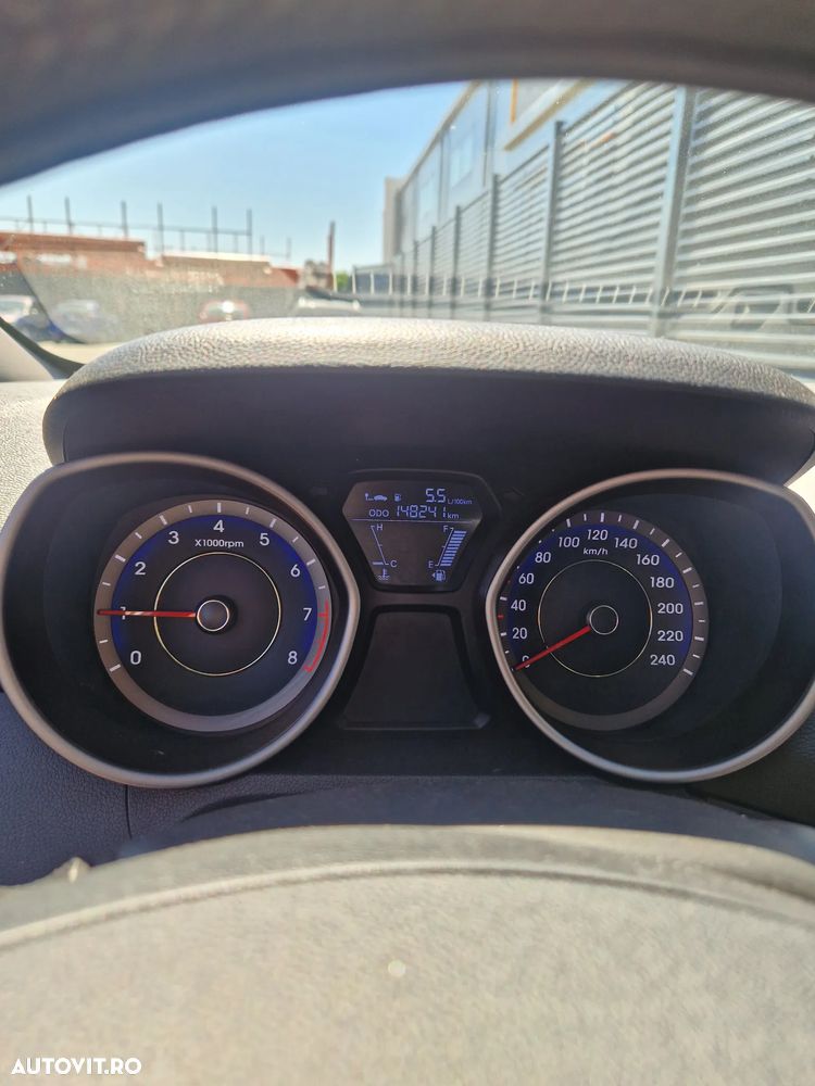Hyundai Elantra 1.6 MPi - 8
