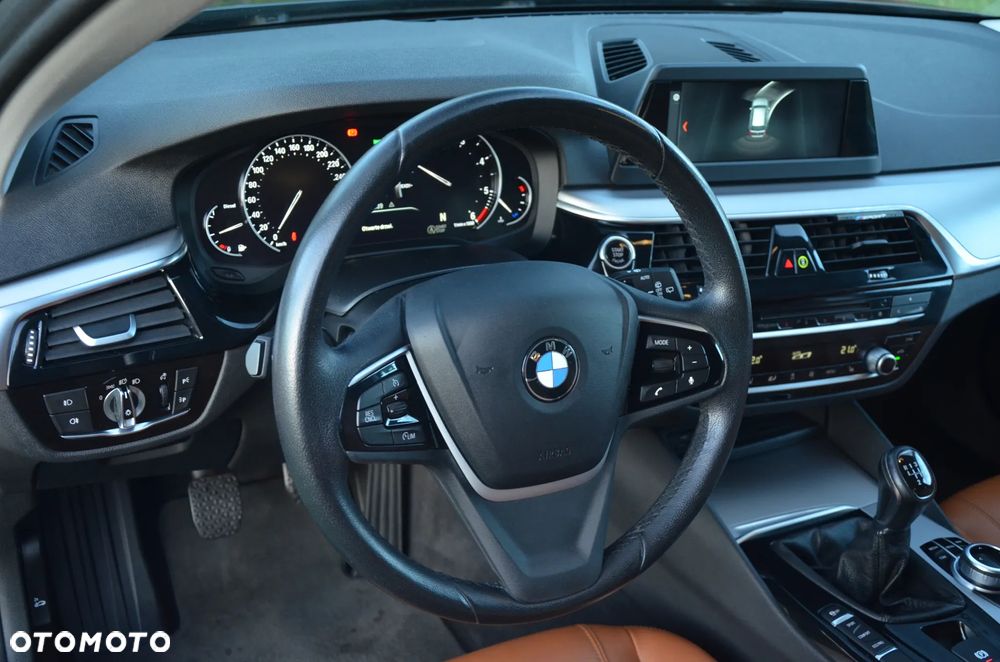 BMW Seria 5 520d Sport Line - 18