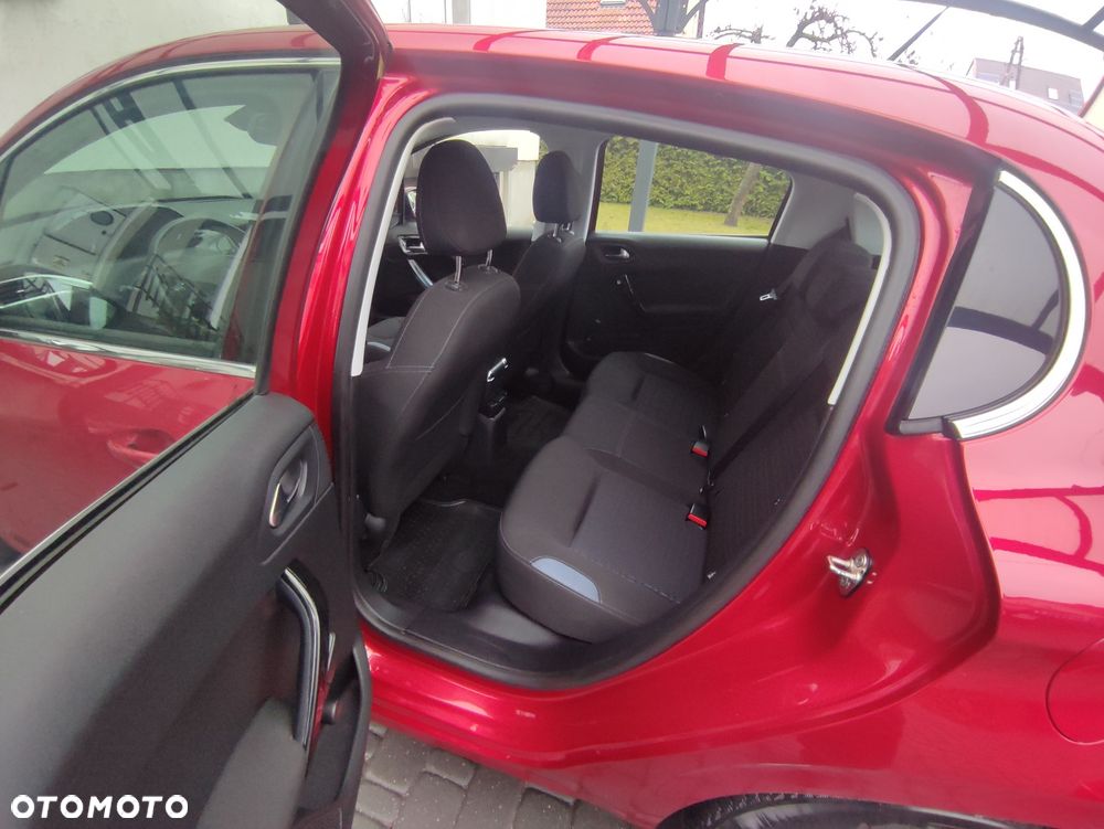 Peugeot 208 - 5