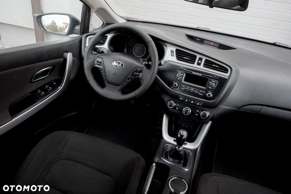 Kia Ceed - 40