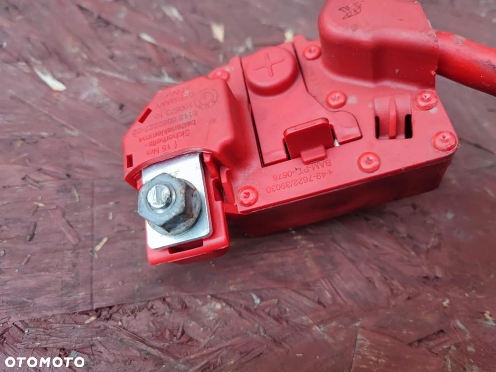 BMW E82 / E84 / E88 / E90 / E90 LCI / E91 / E91 LCI / E92 / E92 LCI. ORYGINALNA KOMPLENA KLEMA PLUSOWA O NR: 6 988 974 / 9 217 031 / 6 938 495 OEM. W BARDZO DOBRYM STANIE TECHNICZNYM. - 7