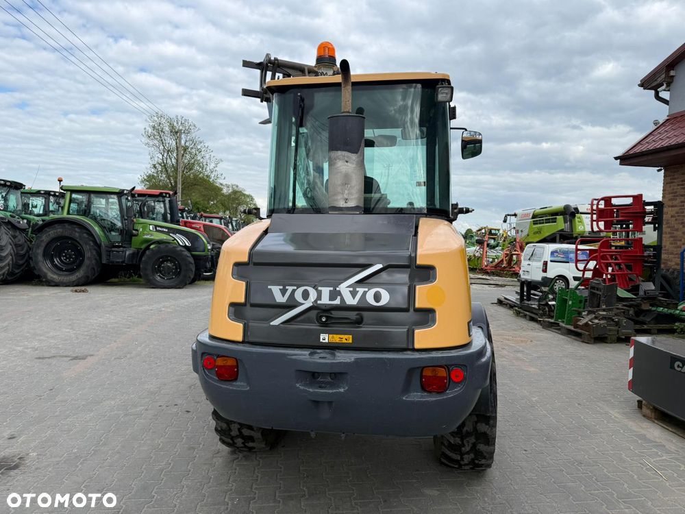 Volvo L 28 F   30  JCB - 15