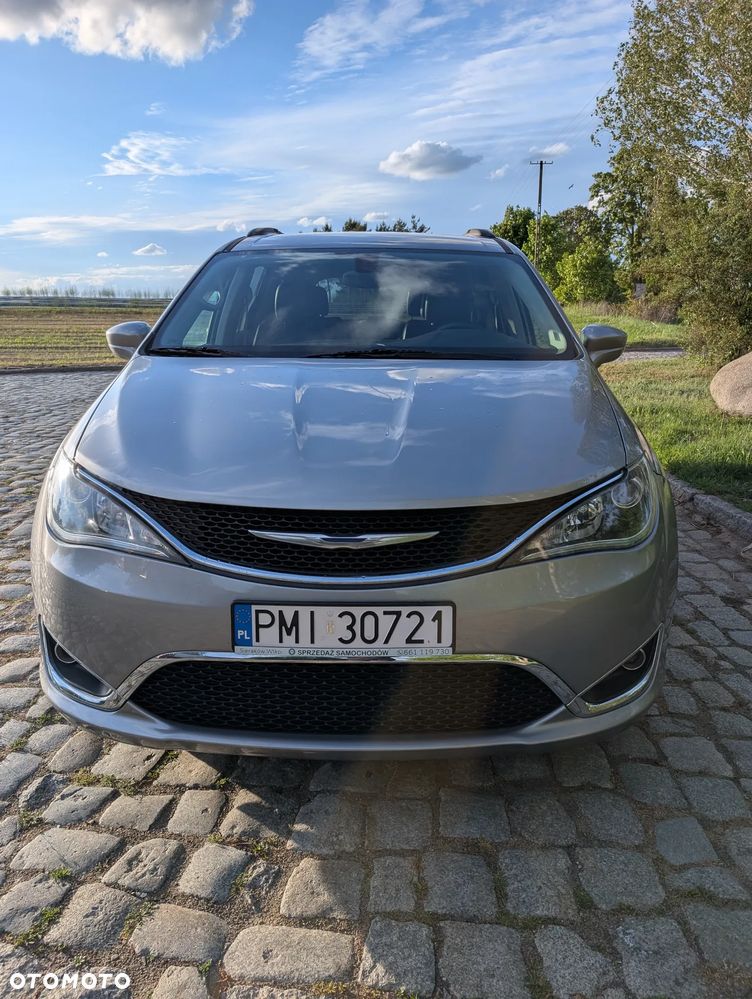 Chrysler Pacifica - 1