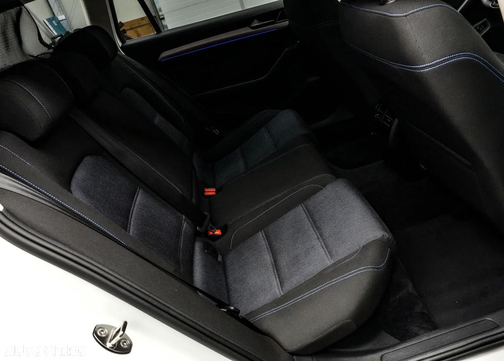 Volkswagen Passat GTE - 16