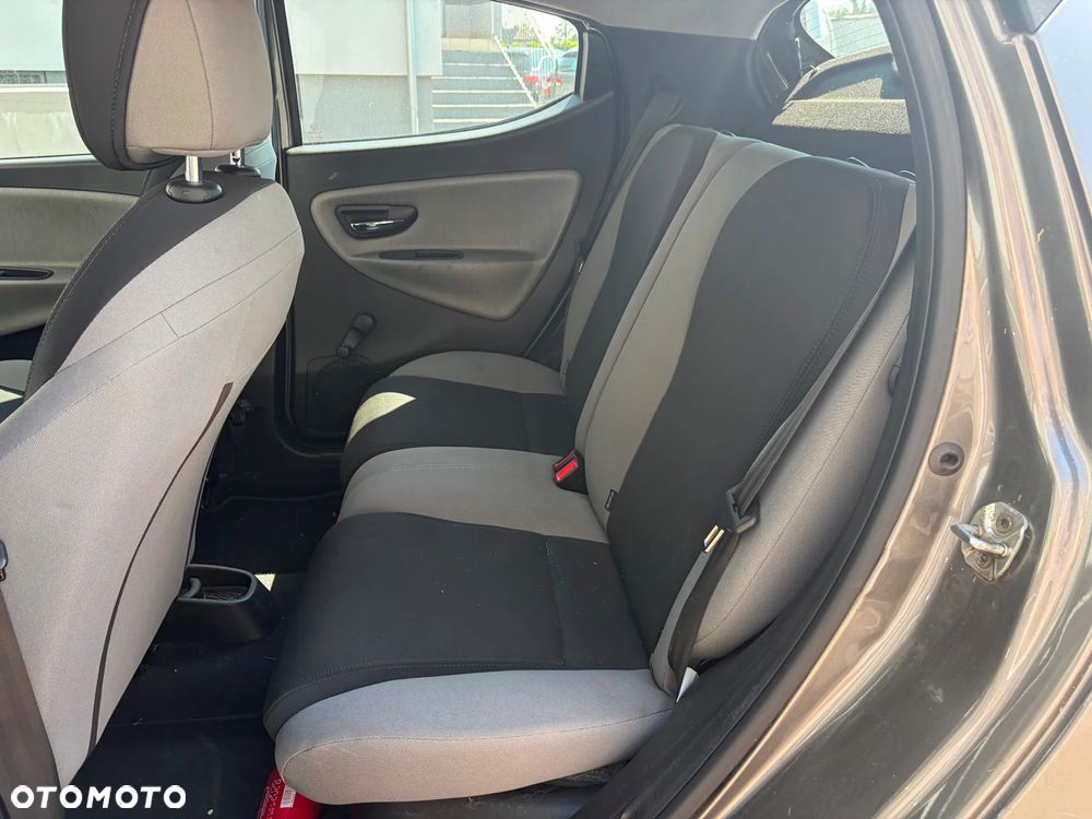 Lancia Ypsilon 1.2 8V Gold - 10