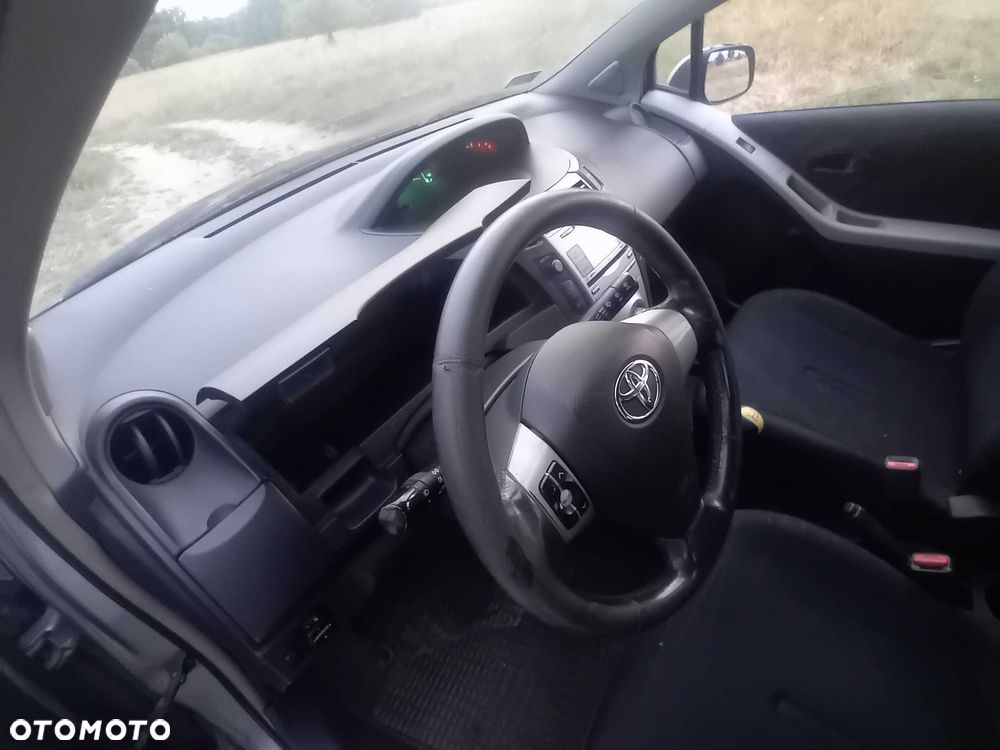 Toyota Yaris - 7