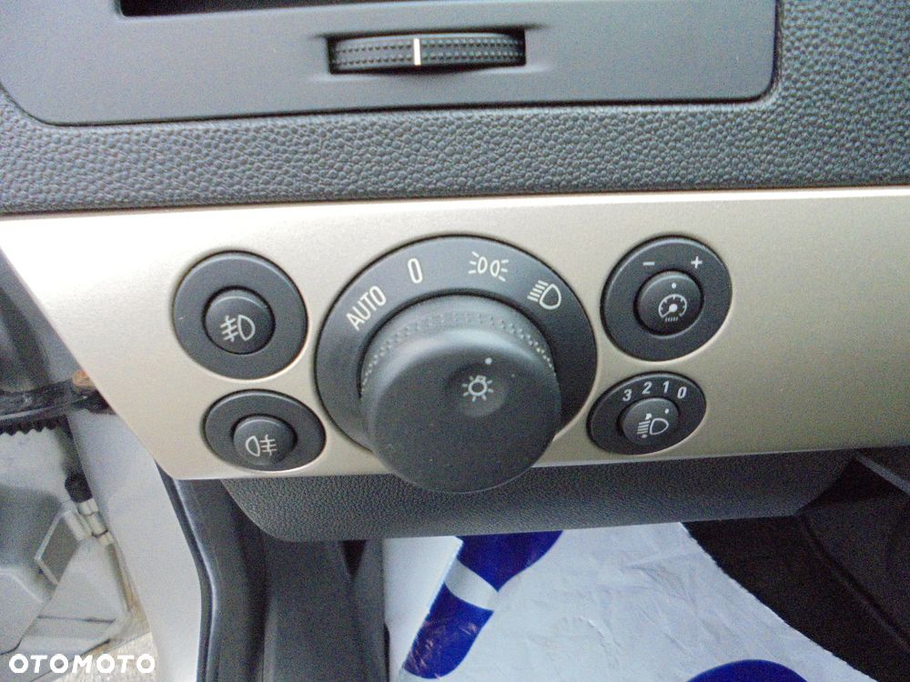 Opel Astra III 1.6 Cosmo - 8