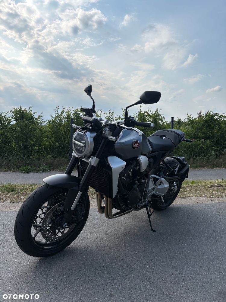 Honda CB - 1