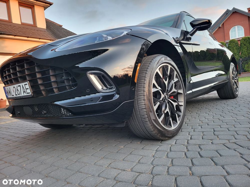 Aston Martin DBX - 29