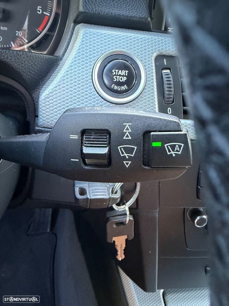 BMW 318 d Navigation Sport - 32