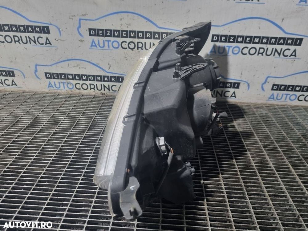 Far Dreapta Mitsubishi ASX 2010 - 2012 SUV 4 Usi (1336) Cu lupă - 3