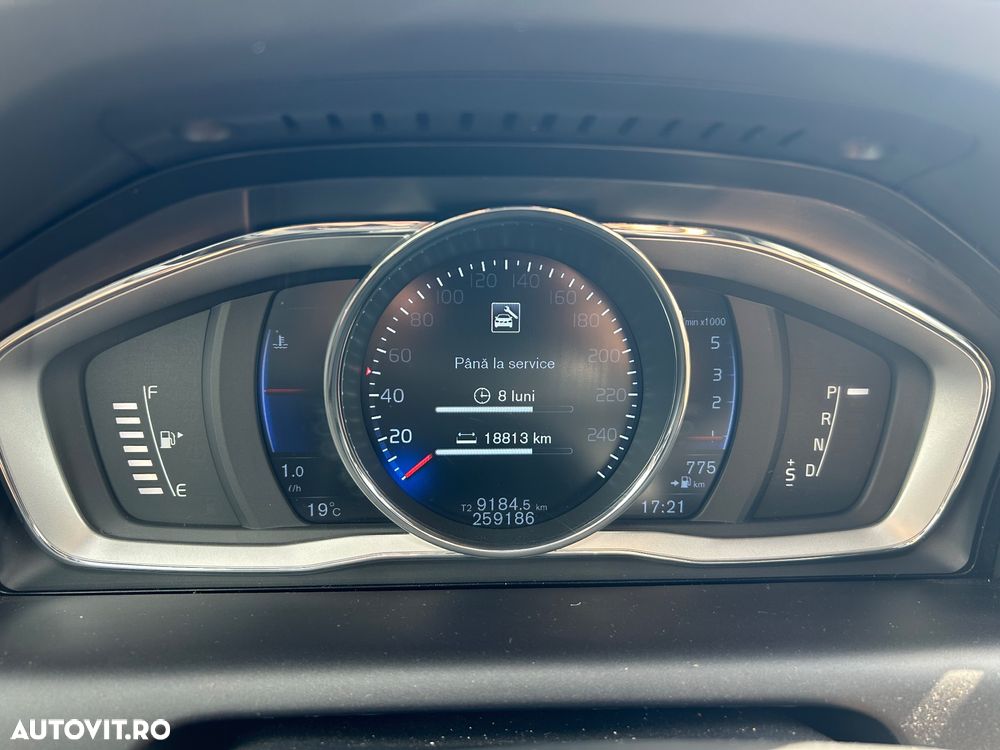 Volvo XC 60 D4 AWD Geartronic RDesign - 15