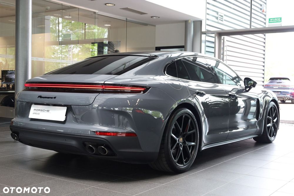 Porsche Panamera - 4