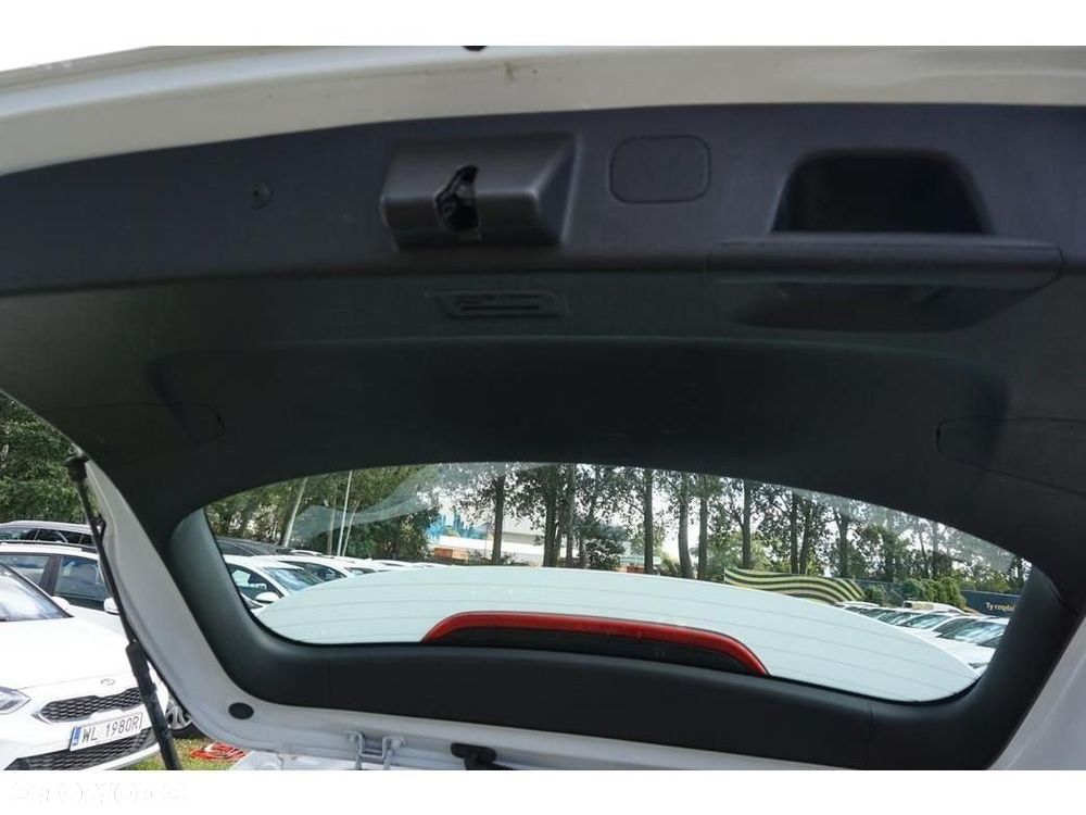 Kia Ceed - 27