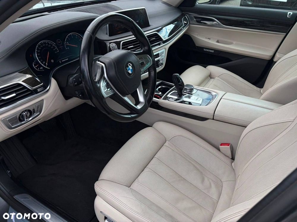 BMW Seria 7 - 12