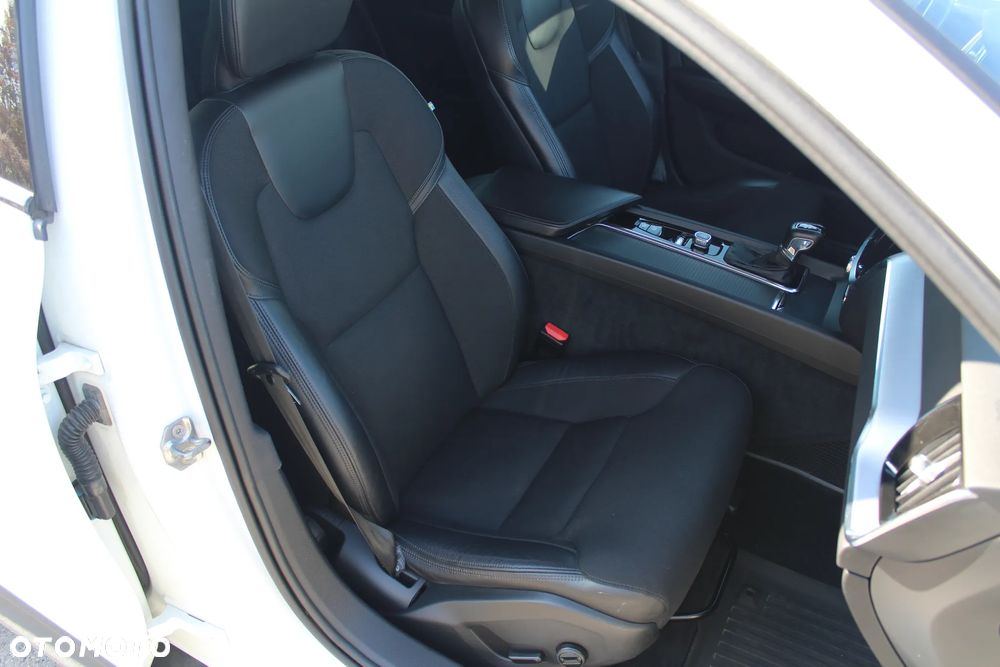 Volvo V60 Cross Country D4 AWD Geartronic Pro - 35