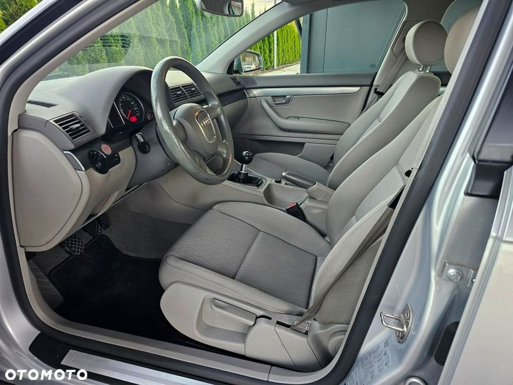 Audi A4 Limousine - 11