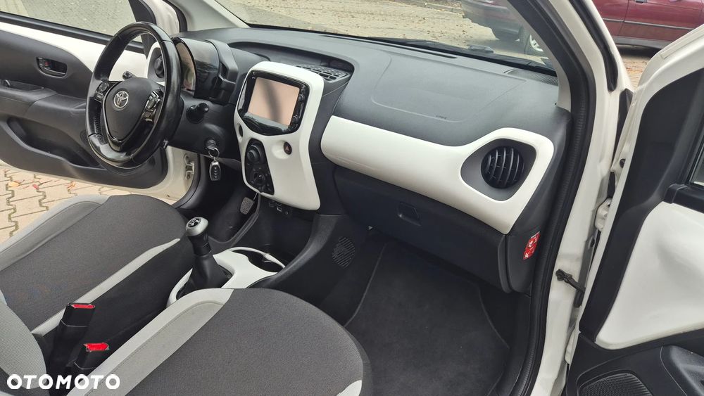 Toyota Aygo x-play - 18