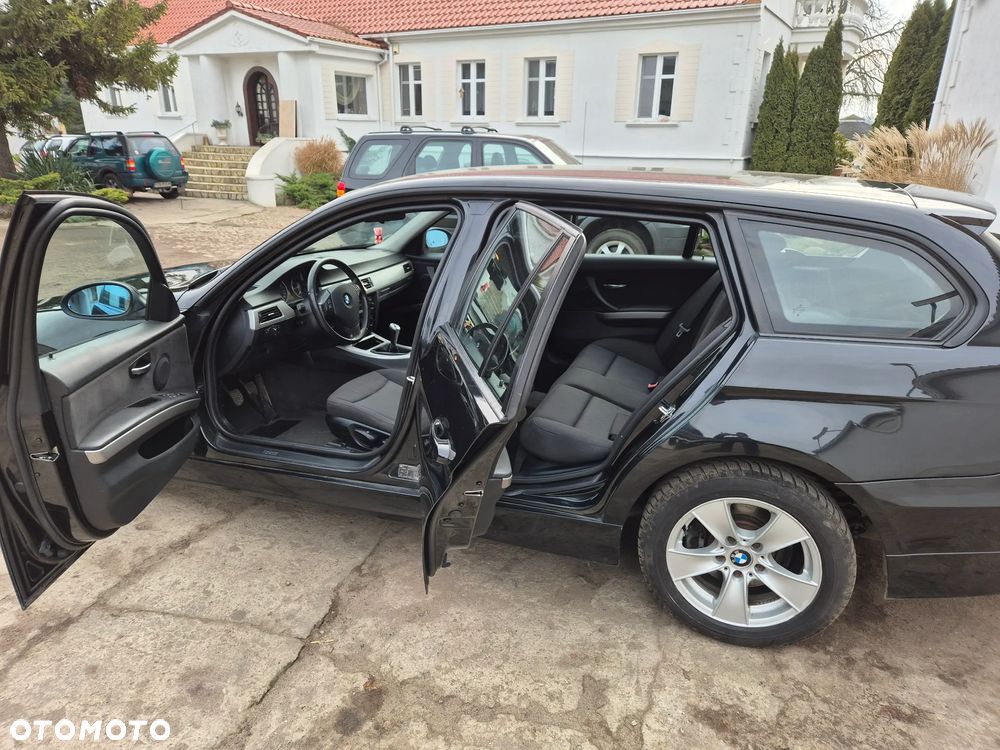 BMW Seria 3 318i - 23