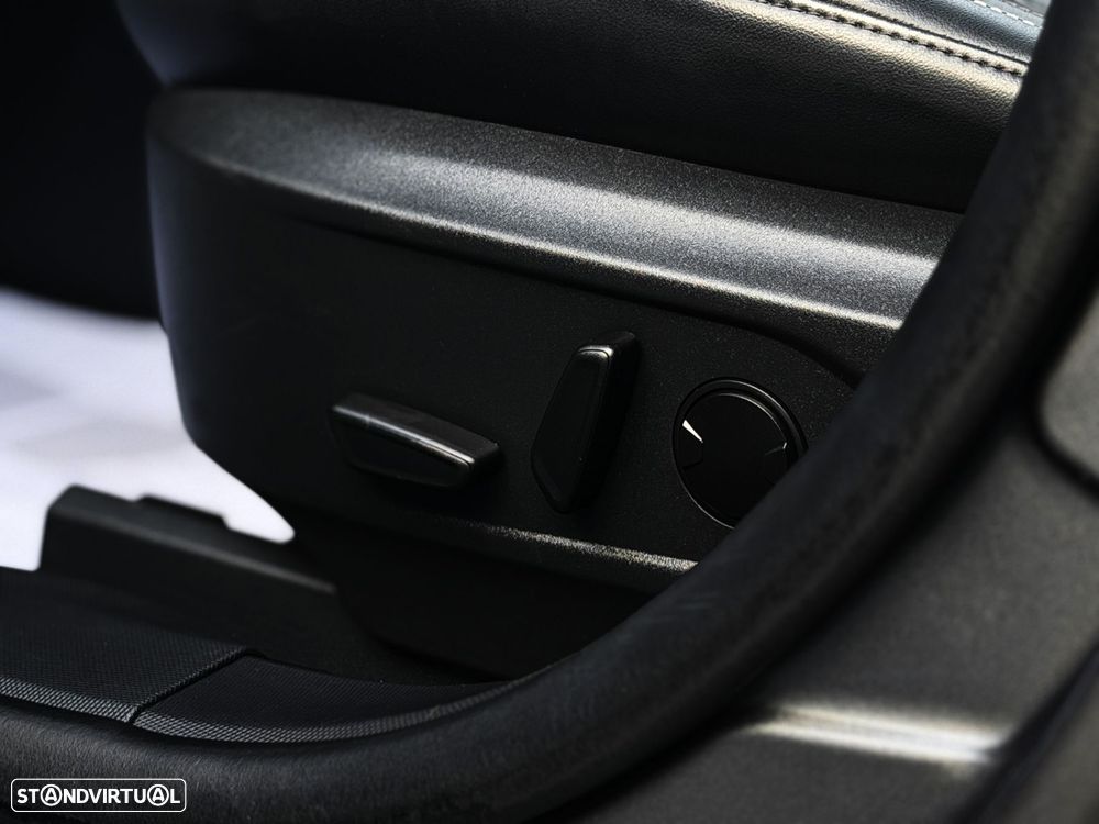Ford Mustang Mach-E 75.7 kWh Base - 33