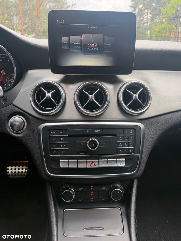 Mercedes-Benz CLA 220 4-Matic AMG Line - 19