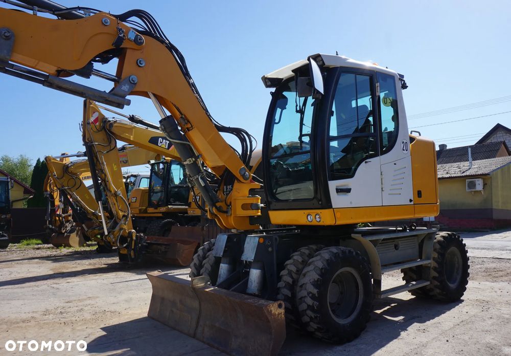 Liebherr A 910 - 8